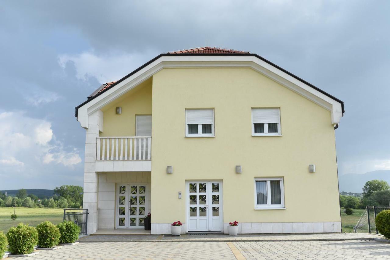 Apartman Livno Exteriör bild